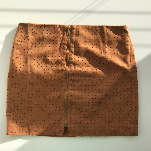 Faux suede mini skirt - Picture 2 of 6